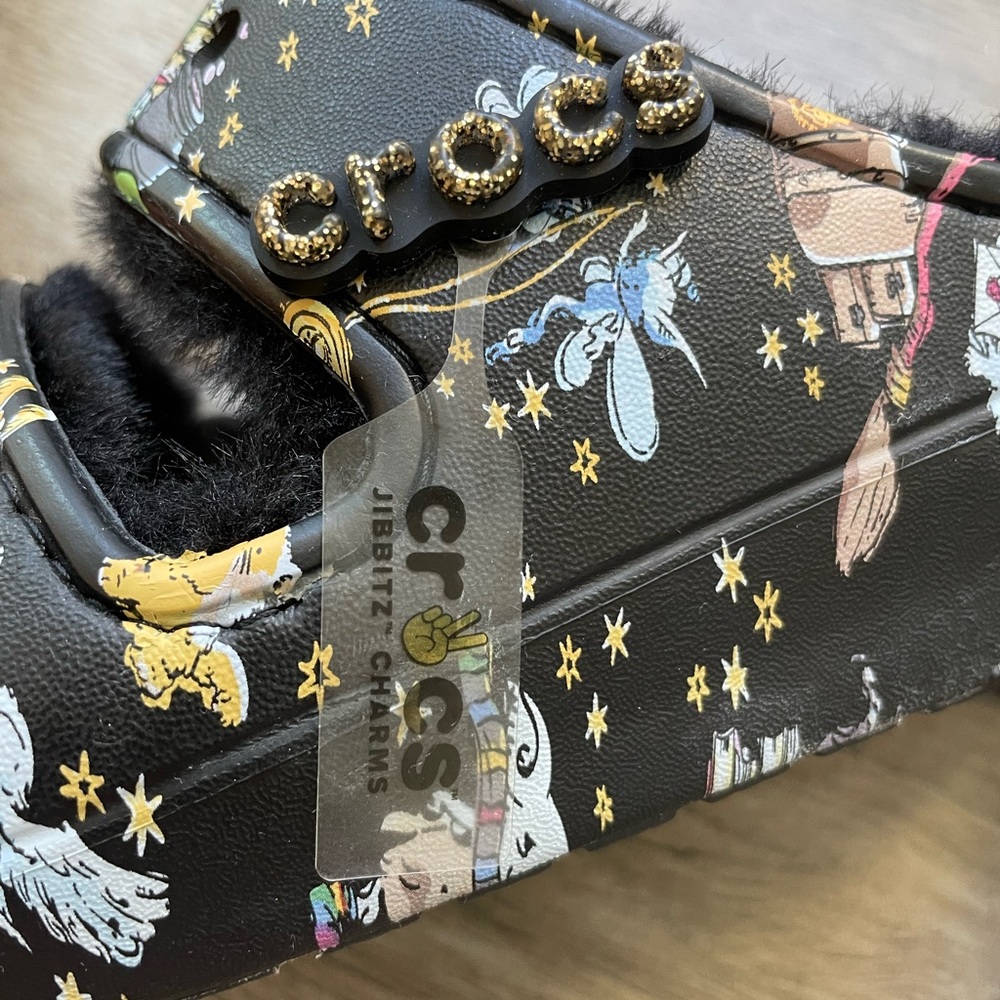 Crocs x Harry Potter x Vera Bradley Cozy fur lined sandals - Picture 5 of 10